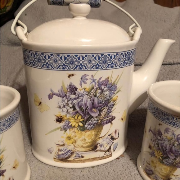 Hallmark Blue and White Floral Tea Set - Picture 3 of 8